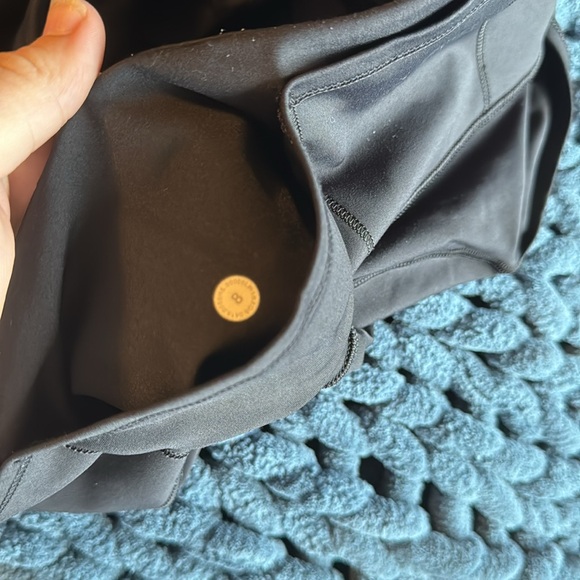 25" Lululemon Leggings w/ pockets and drawstring - Picture 6 of 6